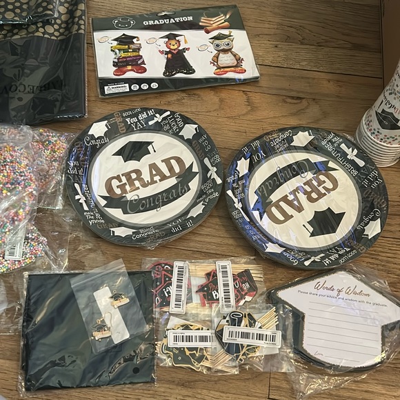 Graduation supplies - Picture 1 of 9
